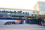 Sebastian Vettel und Mark Webber (Red Bull) mit dem neuen Red Bull RB7