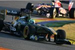 Heikki Kovalainen (Lotus), dahinter Jaime Alguersuari (Toro Rosso)