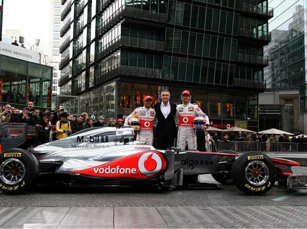 Titel-Bild zur News: Lewis Hamilton, Martin Whitmarsh (Teamchef), Jenson Button