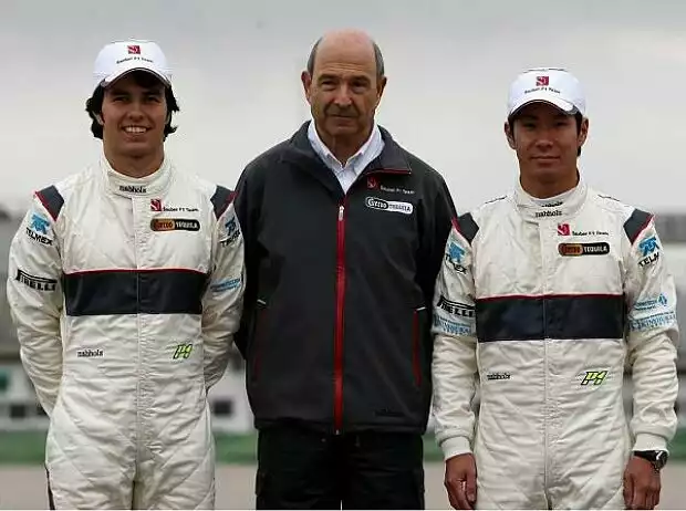 Titel-Bild zur News: Kamui Kobayashi, Peter Sauber (Teamchef), Sergio Perez