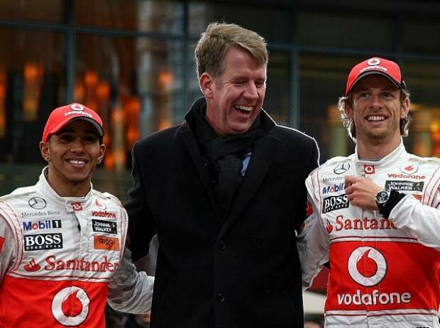 Titel-Bild zur News: Lewis Hamilton, Friedrich Joussen und Jenson Button