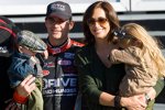 Jeff Gordon (Hendrick) mit Frau Ingrid und dem Nachwuchs