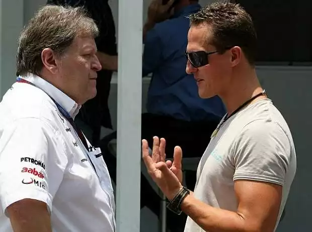 Michael Schumacher, Norbert Haug (Mercedes-Motorsportchef) Titel-Bild zur News: Michael Schumacher, Norbert Haug (Mercedes-Motorsportchef)