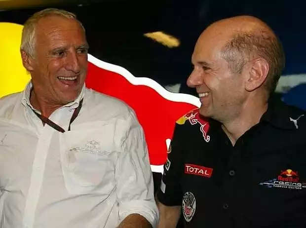 Titel-Bild zur News: Adrian Newey (Technischer Direktor), Dietrich Mateschitz (Red Bull-Boss), Christian Horner (Teamchef)