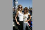 Rosie Huntington-Whiteley (Schauspielerin in Transformers 3) und Fergie (Black Eyed Peas)