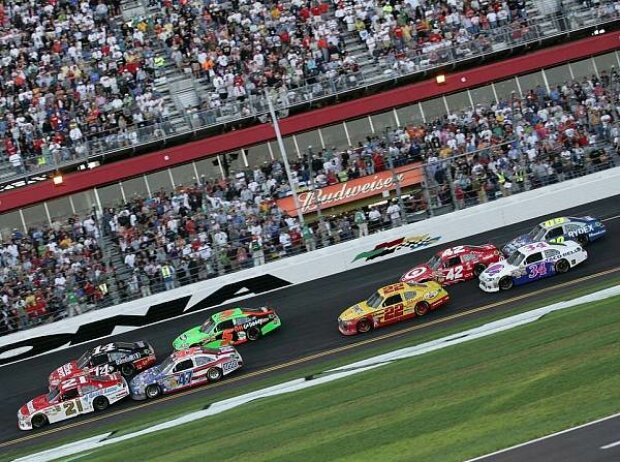 Daytona 500 two car breakaways Restart Daytona 500 two car breakaways Restart