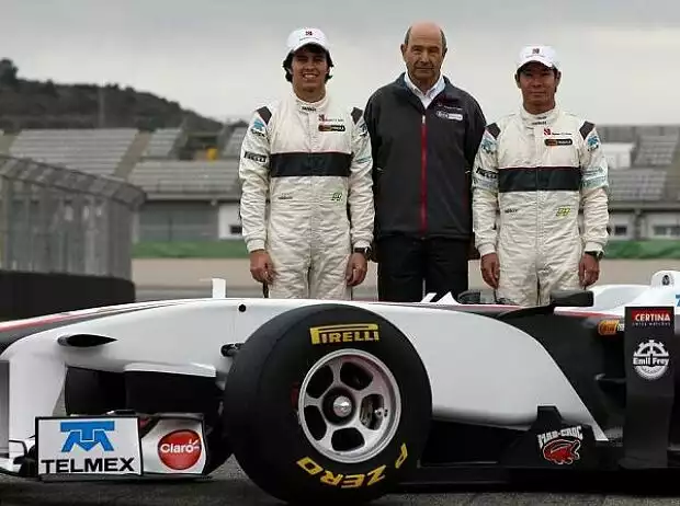 Kamui Kobayashi, Peter Sauber (Teamchef), Sergio Perez Titel-Bild zur News: Kamui Kobayashi, Peter Sauber (Teamchef), Sergio Perez