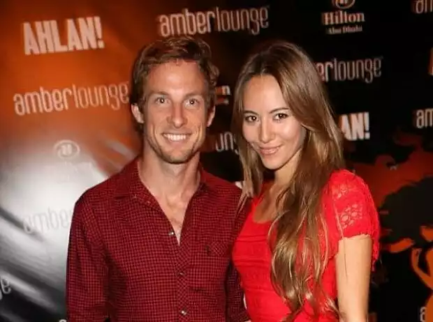 Titel-Bild zur News: Jenson Button und Jessica Michibata