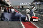 Narain Karthikeyan (HRT) und Vitantonio Liuzzi (HRT)  enthüllen den HRT-Cosworth F111