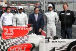 Narain Karthikeyan (HRT) Vitantonio Liuzzi (HRT) Colin Kolles (Teamchef) 