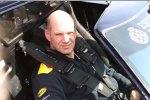 Adrian Newey (Technischer Direktor) in einem Ford GT40