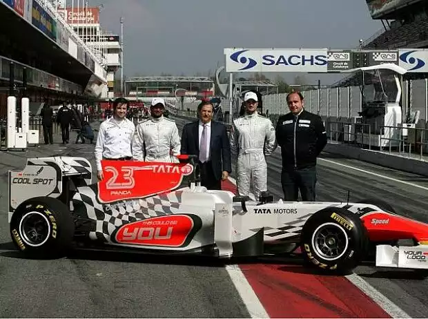 Titel-Bild zur News: Narain Karthikeyan, Vitantonio Liuzzi, Jose Ramon Carabante (Teambesitzer), Colin Kolles (Teamchef)