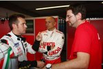 Tiago Monteiro (Sunred) und Gabriele Tarquini (Lukoil-Sunred) mit Teamchef Joan Orus