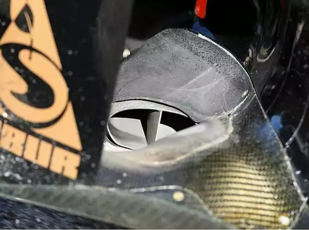 Auspuffsystem des Renault R31 Titel-Bild zur News: Auspuffsystem des Renault R31