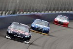 Kasey Kahne (Red Bull) vor Brad Keselowski und Kurt Busch (Penske)