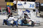 Travis Kvapil (Front Row) 