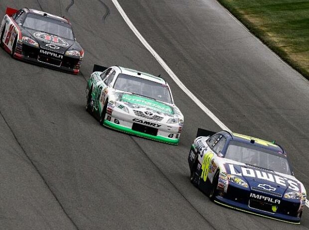 Jimmie Johnson, Kyle Busch, Kevin Harvick