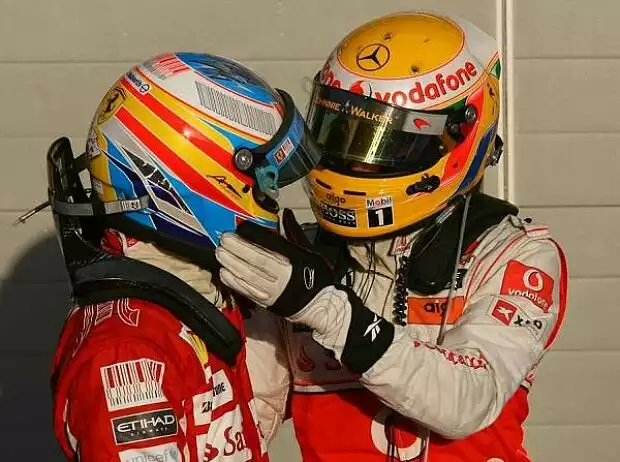 Fernando Alonso und Lewis Hamilton Titel-Bild zur News: Fernando Alonso und Lewis Hamilton