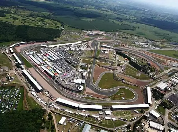 Silverstone aus der Vogelperspektive Titel-Bild zur News: Silverstone aus der Vogelperspektive