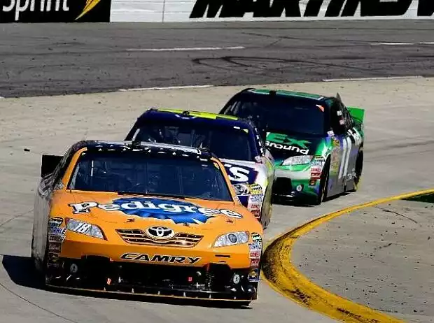 Kyle Busch, Jimmie Johnson, Denny Hamlin Titel-Bild zur News: Kyle Busch, Jimmie Johnson, Denny Hamlin