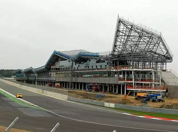 Bauarbeiten in Silverstone Titel-Bild zur News: Bauarbeiten in Silverstone