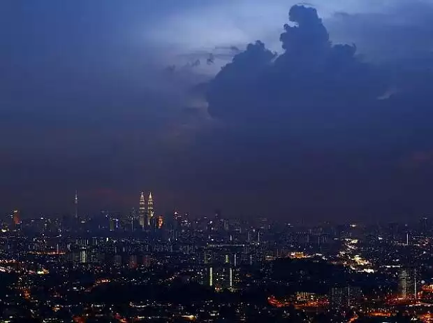 Gewitterwolken über Kuala Lumpur Titel-Bild zur News: Gewitterwolken über Kuala Lumpur