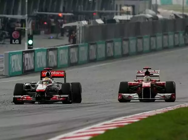 Lewis Hamilton vor Fernando Alonso Titel-Bild zur News: Lewis Hamilton vor Fernando Alonso