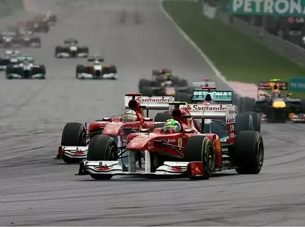 Felipe Massa vor Fernando Alonso Titel-Bild zur News: Felipe Massa vor Fernando Alonso