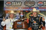 Matt Kenseth (Roush) und Teamchef Jack Roush in der Victory Lane