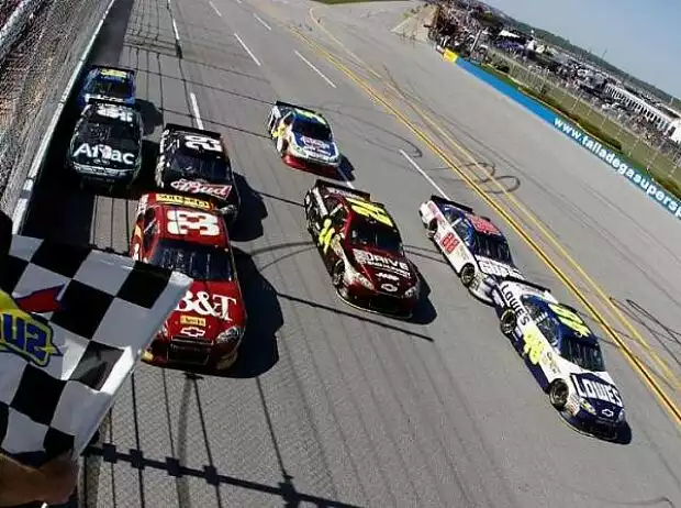 Der Zieleinlauf beim Aaron's 499 in Talladega Titel-Bild zur News: Der Zieleinlauf beim Aaron's 499 in Talladega