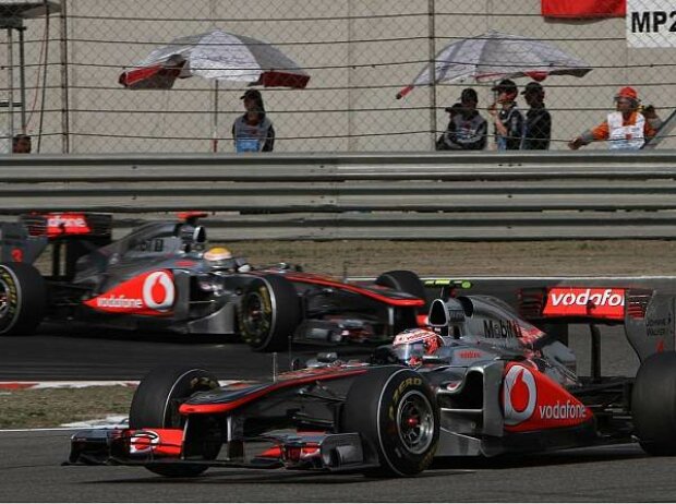 Jenson Button vor Lewis Hamilton