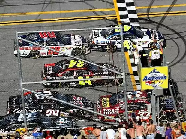 Jimmie Johnson, Clint Bowyer, Jeff Gordon Titel-Bild zur News: Jimmie Johnson, Clint Bowyer, Jeff Gordon
