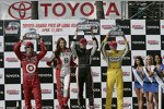 Dario Franchitti (Ganassi), Mike Conway (Andretti) und Ryan Briscoe (Penske) auf dem Podium