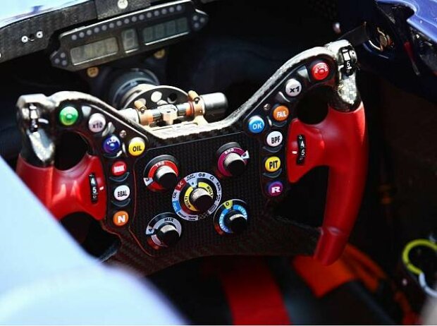 Das Lenkrad des Toro Rosso STR5