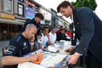 Tom Coronel (ROAL) und Javier Villa (Proteam) bei der Autogrammstunde