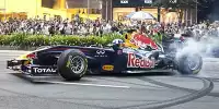 Bild zum Inhalt: Coulthard im Herzen Singapurs unterwegs