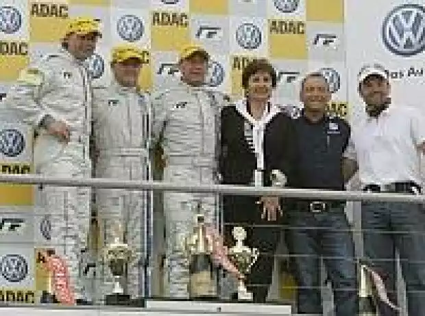 Mateusz Lisowski gewinnt den Auftakt zum Scirocco R-Cup 2011 Titel-Bild zur News: Mateusz Lisowski gewinnt den Auftakt zum Scirocco R-Cup 2011