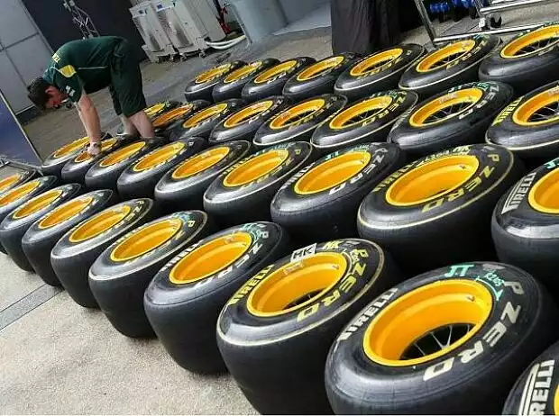 Pirelli-Reifen im Fahrerlager von Sepang Titel-Bild zur News: Pirelli-Reifen im Fahrerlager von Sepang