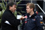 Sebastian Vettel (Red Bull) mit Bernie Ecclestones rechter Hand Pasquale Lattuneddu