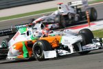 Adrian Sutil (Force India) und Michael Schumacher (Mercedes) 