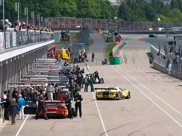 GT1-Boxengasse Titel-Bild zur News: GT1-Boxengasse
