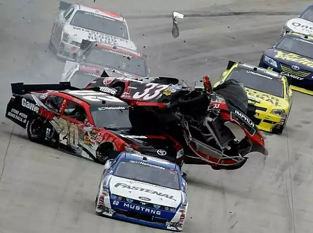 Clint Bowyer, Joey Logano Titel-Bild zur News: Clint Bowyer, Joey Logano