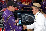 Matt Kenseth (Roush) und Teamchef Jack Roush in der Victory Lane