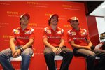 Felipe Massa, Fernando Alonso und Marc Gene (Ferrari)