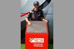 Sebastian Vettel (Red Bull) wird mit einer Tafel in Barcelona geehrt