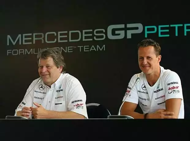 Michael Schumacher, Norbert Haug (Mercedes-Motorsportchef) Titel-Bild zur News: Michael Schumacher, Norbert Haug (Mercedes-Motorsportchef)
