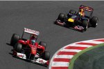 Fernando Alonso (Ferrari) vor Sebastian Vettel (Red Bull) 