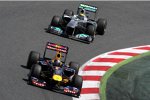 Sebastian Vettel (Red Bull) vor Nico Rosberg (Mercedes) 