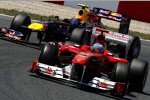 Fernando Alonso (Ferrari) vor Mark Webber (Red Bull) 