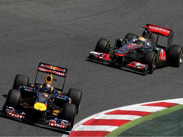 Sebastian Vettel vor Lewis Hamilton